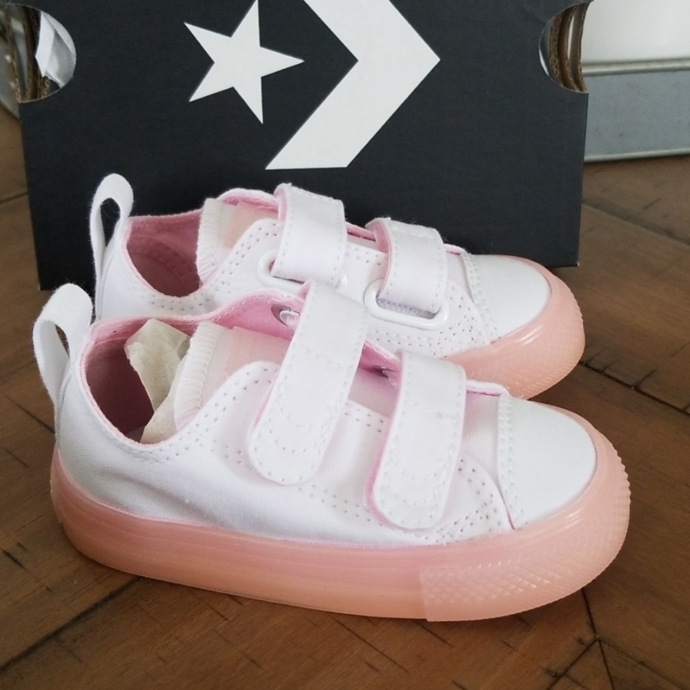 Infant/ Toddlers Converse Shoes - Picture 2 of 6